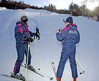 polizia sugli sci