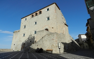 Castello-Di-Gambatesa320x201