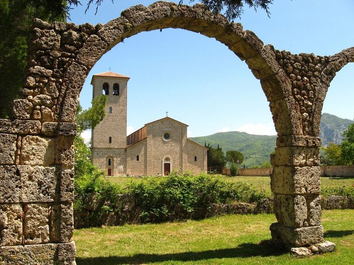 1200px-San_Vincenzo_al_Volturno