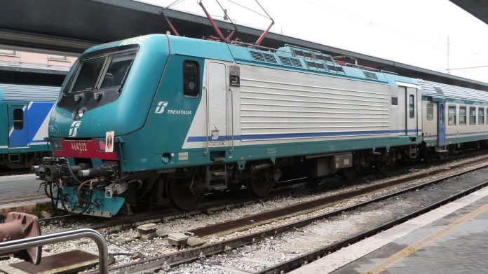 1469176228-trenitalia-class-464-no-464-232