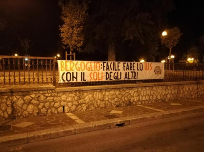 striscione casapound