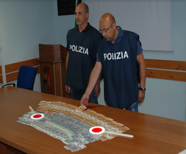 banconote false - sequestro polizia is