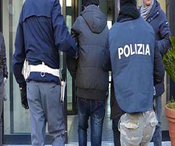 arresto-polizia-squadra-mobile
