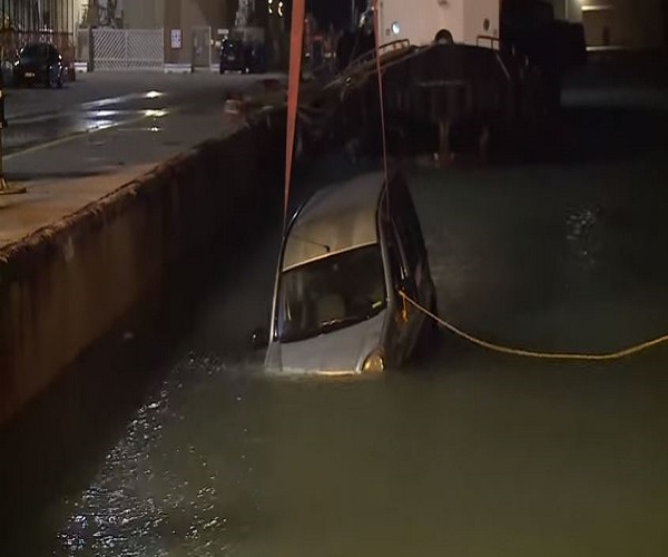 auto in mare