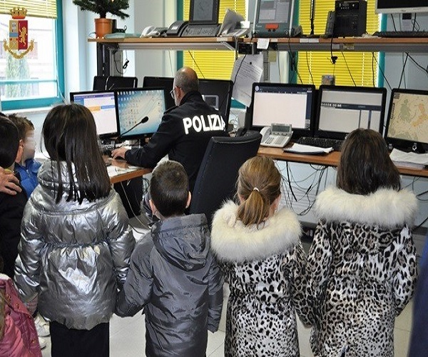 bambini in questura