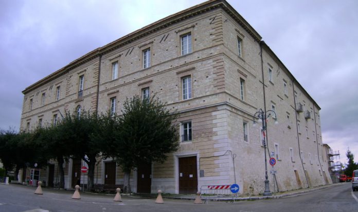 Palazzo_ducale_Larino-977x580