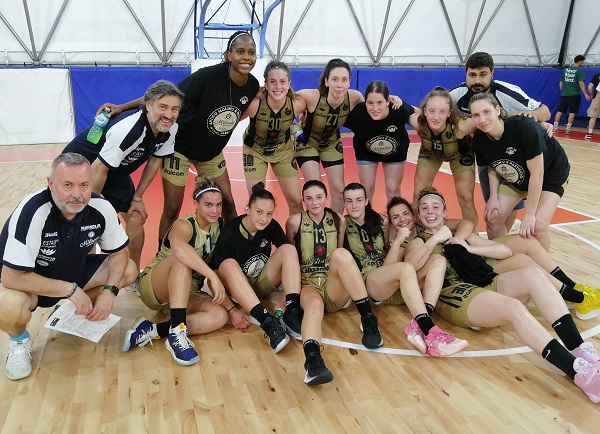 La tradizionale festa di fine partita