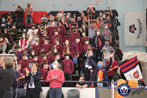 Il tifo rossoblù all'Arena (2)