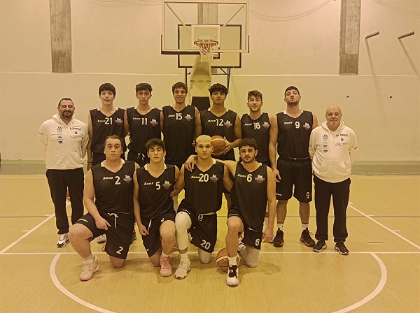 Il team della Ennebici impegnato a Nereto