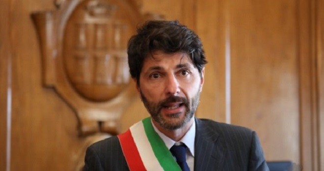 564842-sindaco-gravina