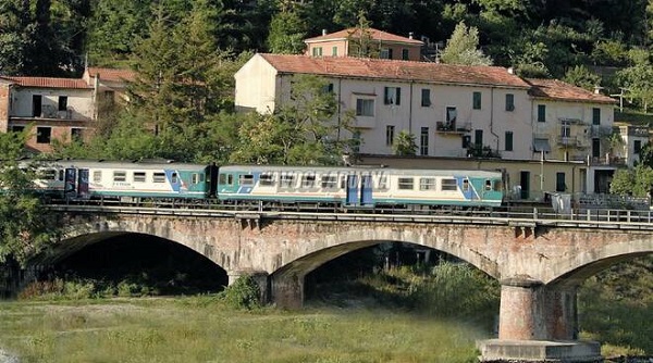 treno-su-linea-lunigianese-410628
