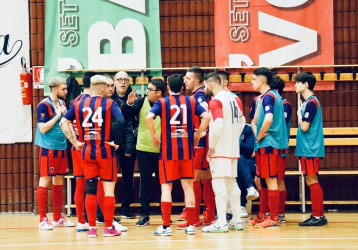 le indicazioni di mister Sanginario durante un timeout