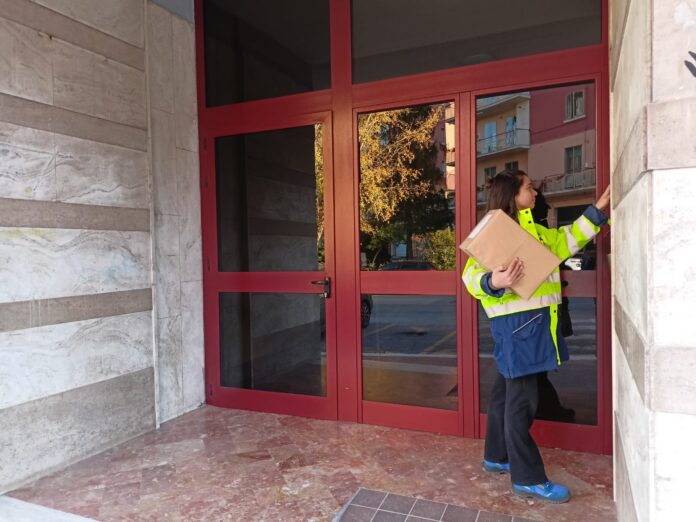 Portalettere in consegna a Campobasso