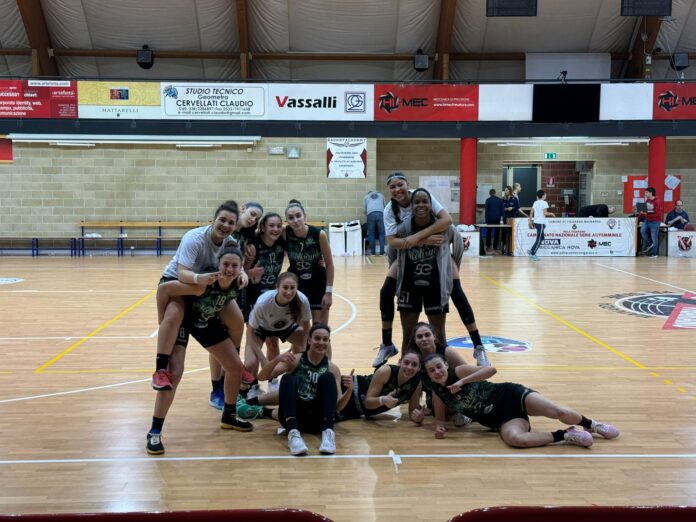 La festa a fine partita dei #fiorellinidacciaio