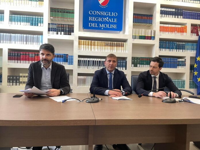 Gravina, Primiani e Greco del M5S