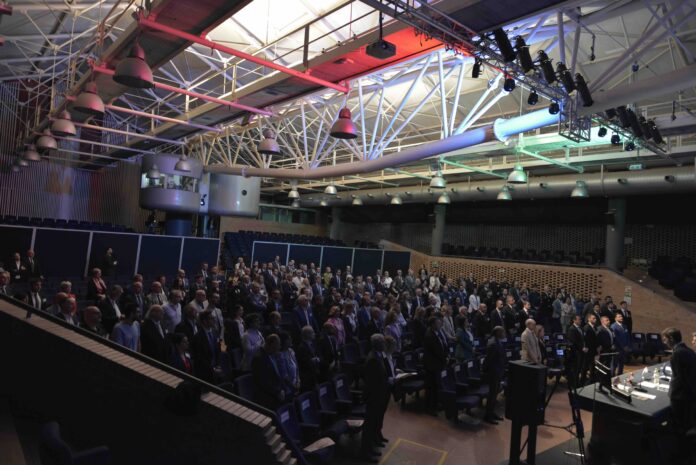 La platea durante la sessione mattutina