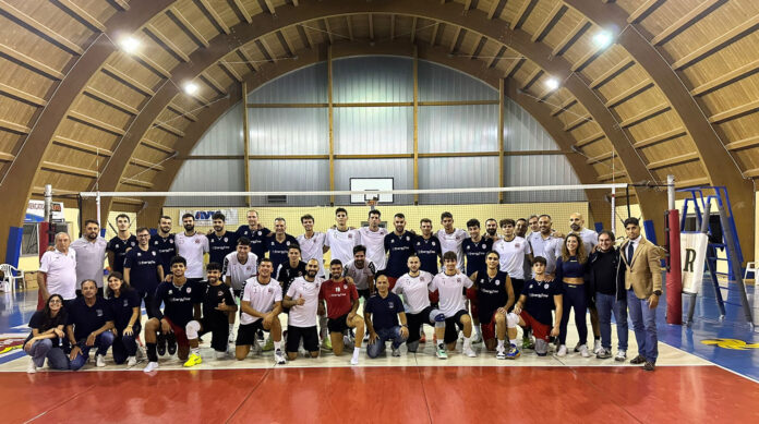 Le due squadre insieme in posa a fine partita