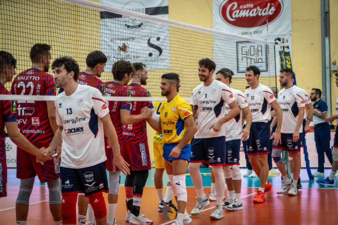 Il saluto ad inizio gara (foto Daniele De Santis)