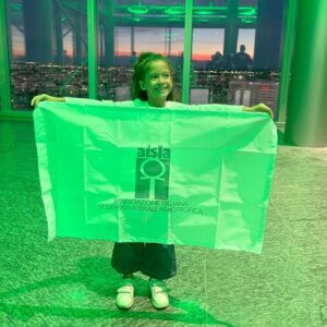 Aurora e la bandiera di AISLA