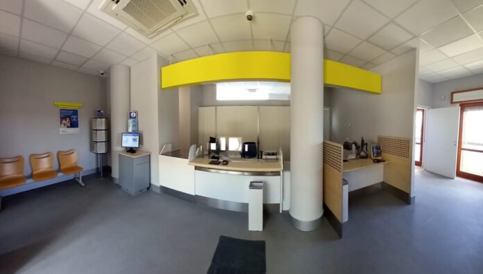 Un ufficio postale molisano dopo i lavori del progetto Polis