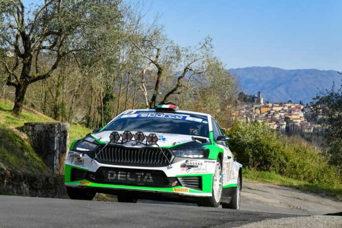 Testa in azione sulle strade toscane
